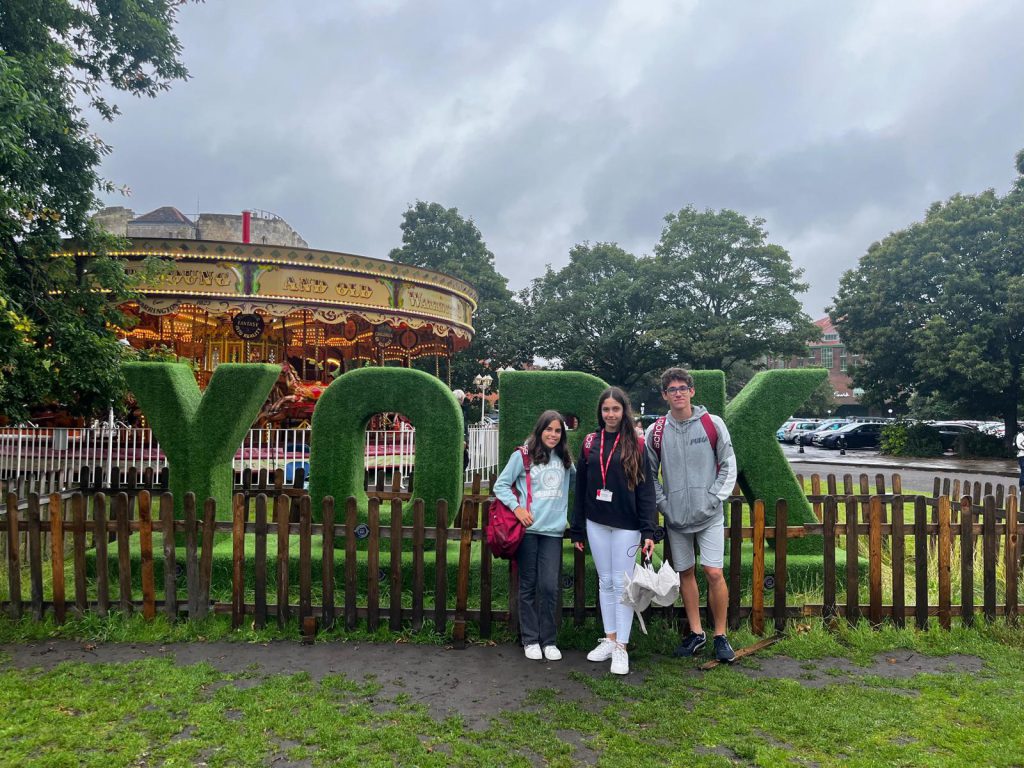Excursión a Manchester y visita al estadio, Whitby, castillo de Howard y vuelta a casa – York ’23