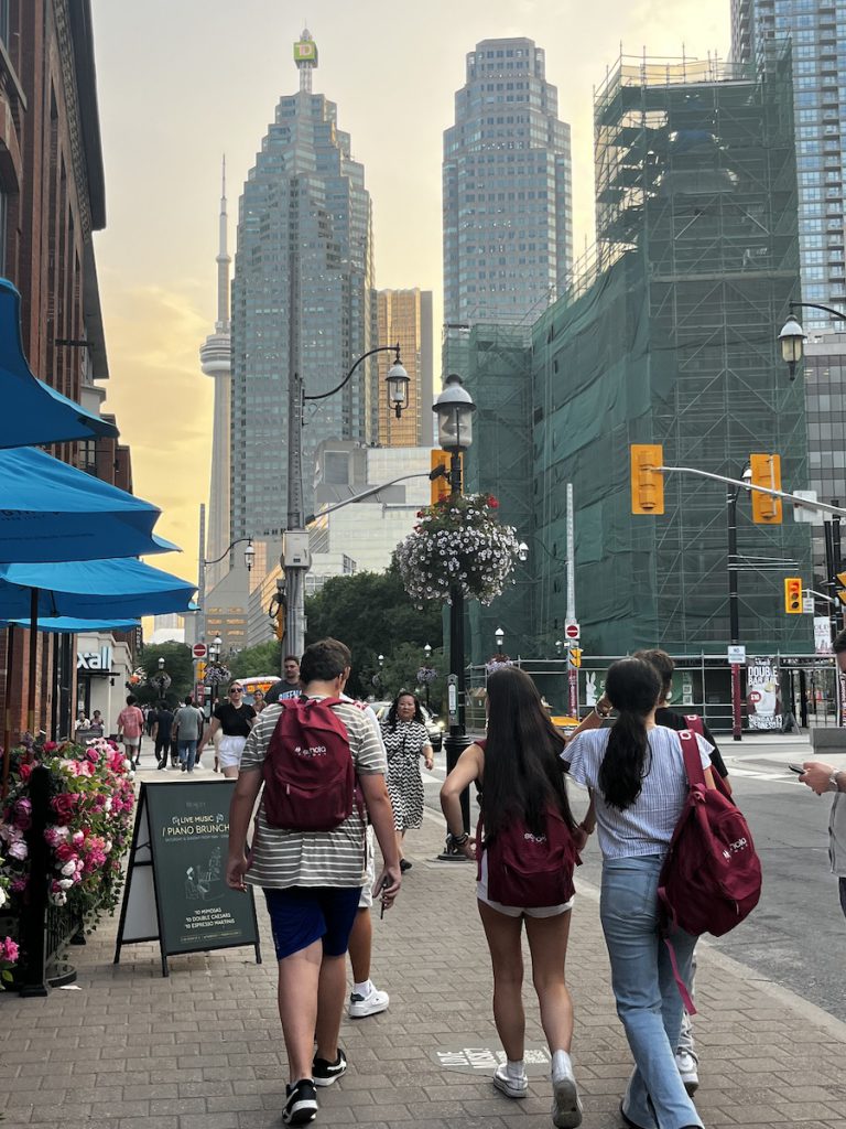 Curso-ingles-toronto-2025-schola-idiomas-52
