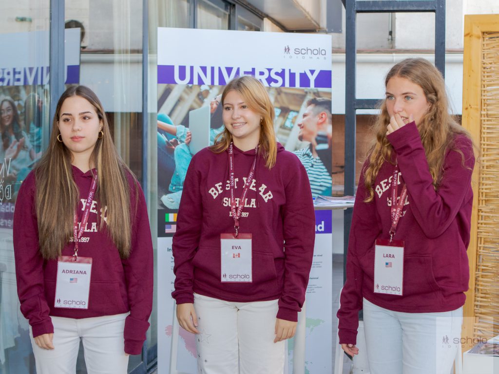 Decenas de futuros estudiantes y sus familias acuden a la 2ª Jornada Informativa ‘Un año que transforma’